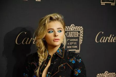 Chloë Grace Moretz / chloegmoretz nude photo #1043
