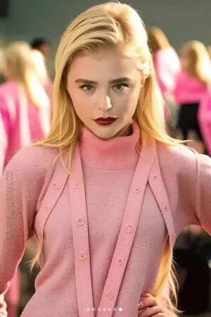 Chloë Grace Moretz / chloegmoretz nude photo #1045