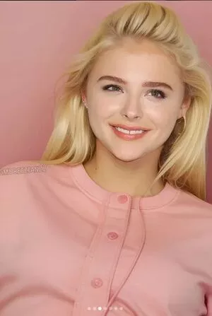 Chloë Grace Moretz / chloegmoretz nude photo #1052