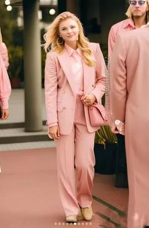Chloë Grace Moretz / chloegmoretz nude photo #1055