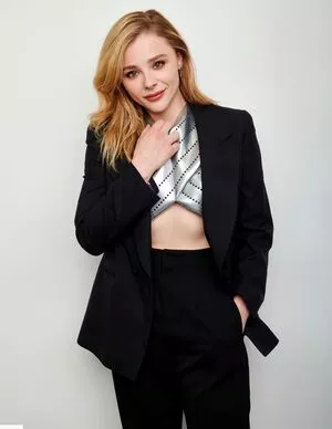 Chloë Grace Moretz / chloegmoretz nude photo #1057