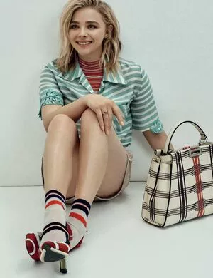 Chloë Grace Moretz / chloegmoretz nude photo #1061