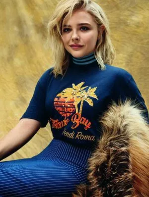 Chloë Grace Moretz / chloegmoretz nude photo #1063