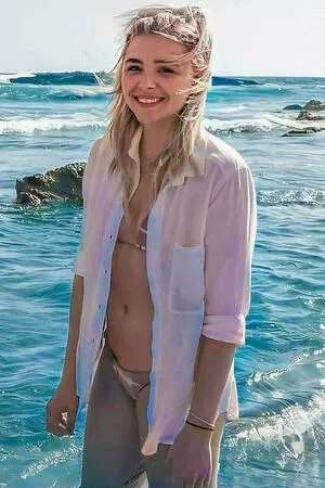 Chloë Grace Moretz / chloegmoretz nude photo #1074