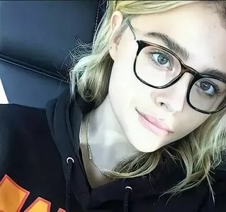 Chloë Grace Moretz / chloegmoretz nude photo #1090