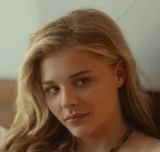 Chloë Grace Moretz / chloegmoretz nude photo #1339