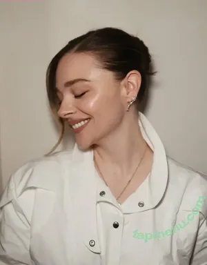 Chloë Grace Moretz / chloegmoretz nude photo #1496