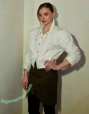 Chloë Grace Moretz / chloegmoretz nude photo #1498