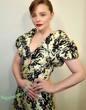 Chloë Grace Moretz / chloegmoretz nude photo #1511