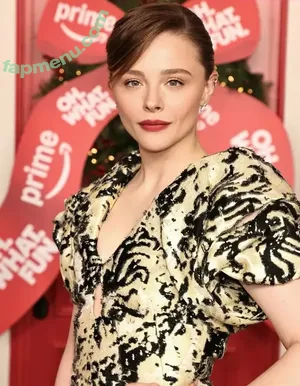 Chloë Grace Moretz / chloegmoretz nude photo #1512