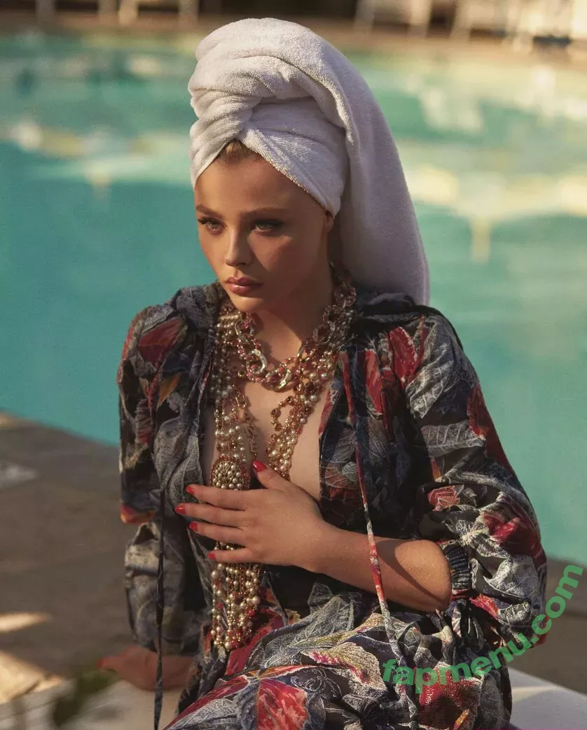Chloë Grace Moretz nude photo #1165 (chloegmoretz)