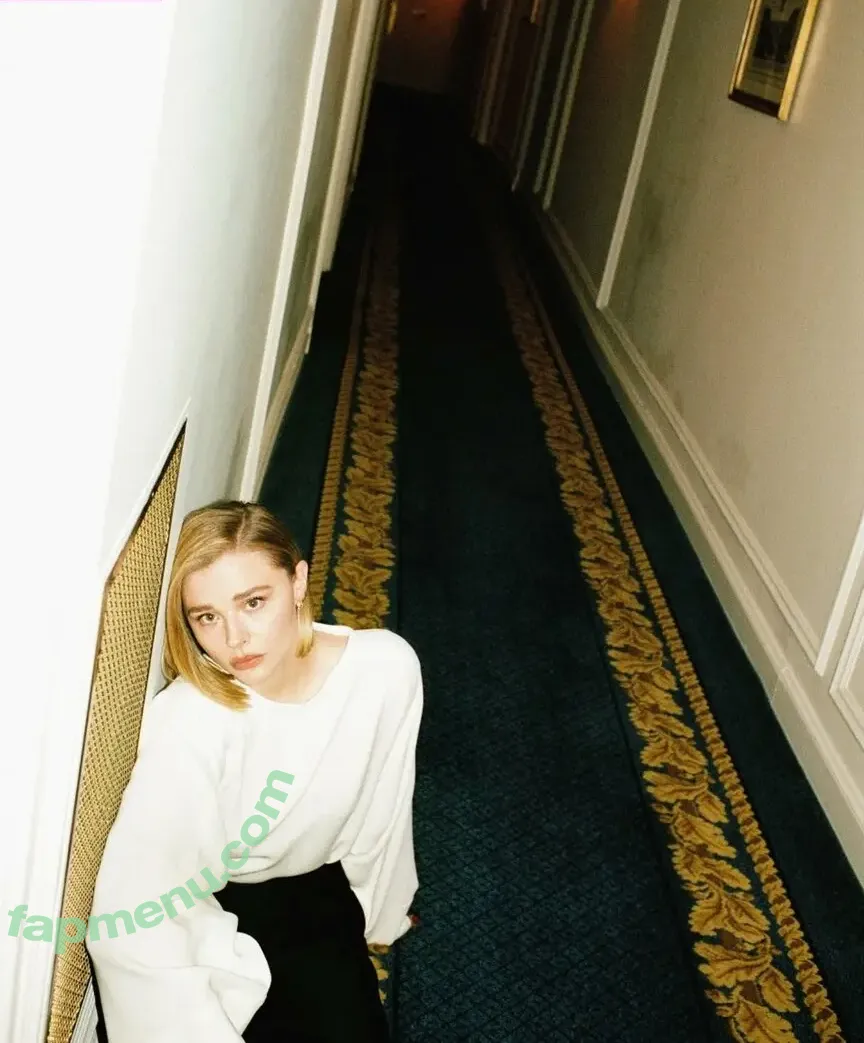 Chloë Grace Moretz nude photo #1435 (chloegmoretz)