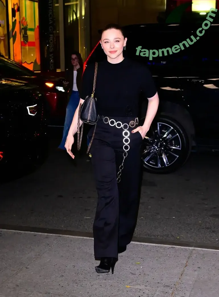 Chloë Grace Moretz nude photo #1466 (chloegmoretz)