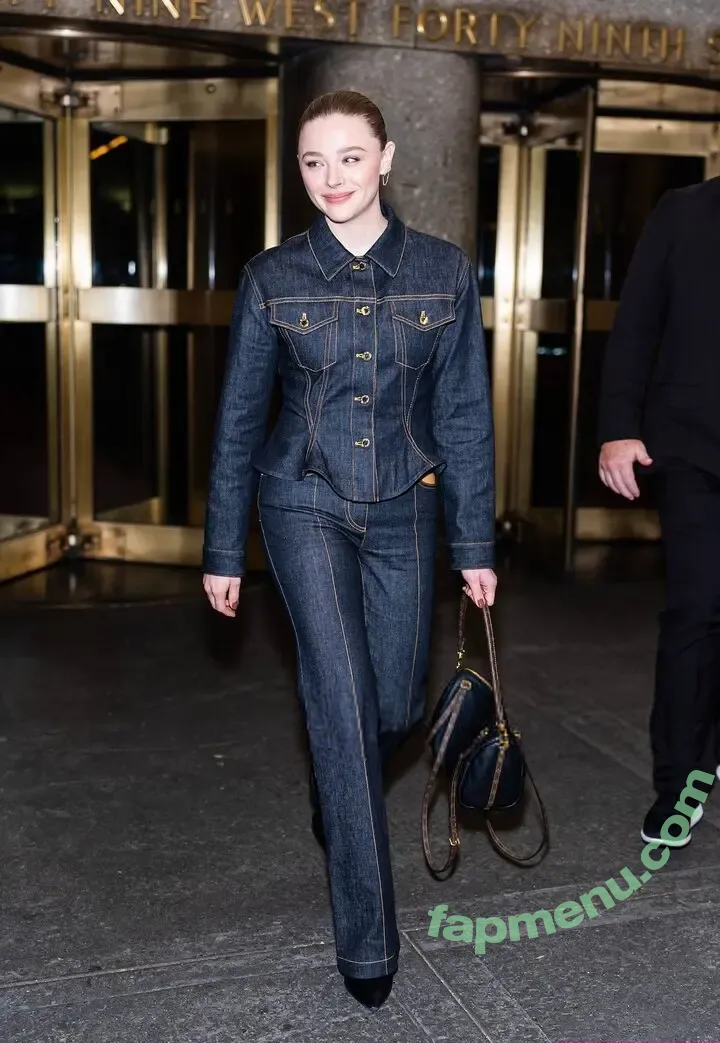 Chloë Grace Moretz nude photo #1476 (chloegmoretz)