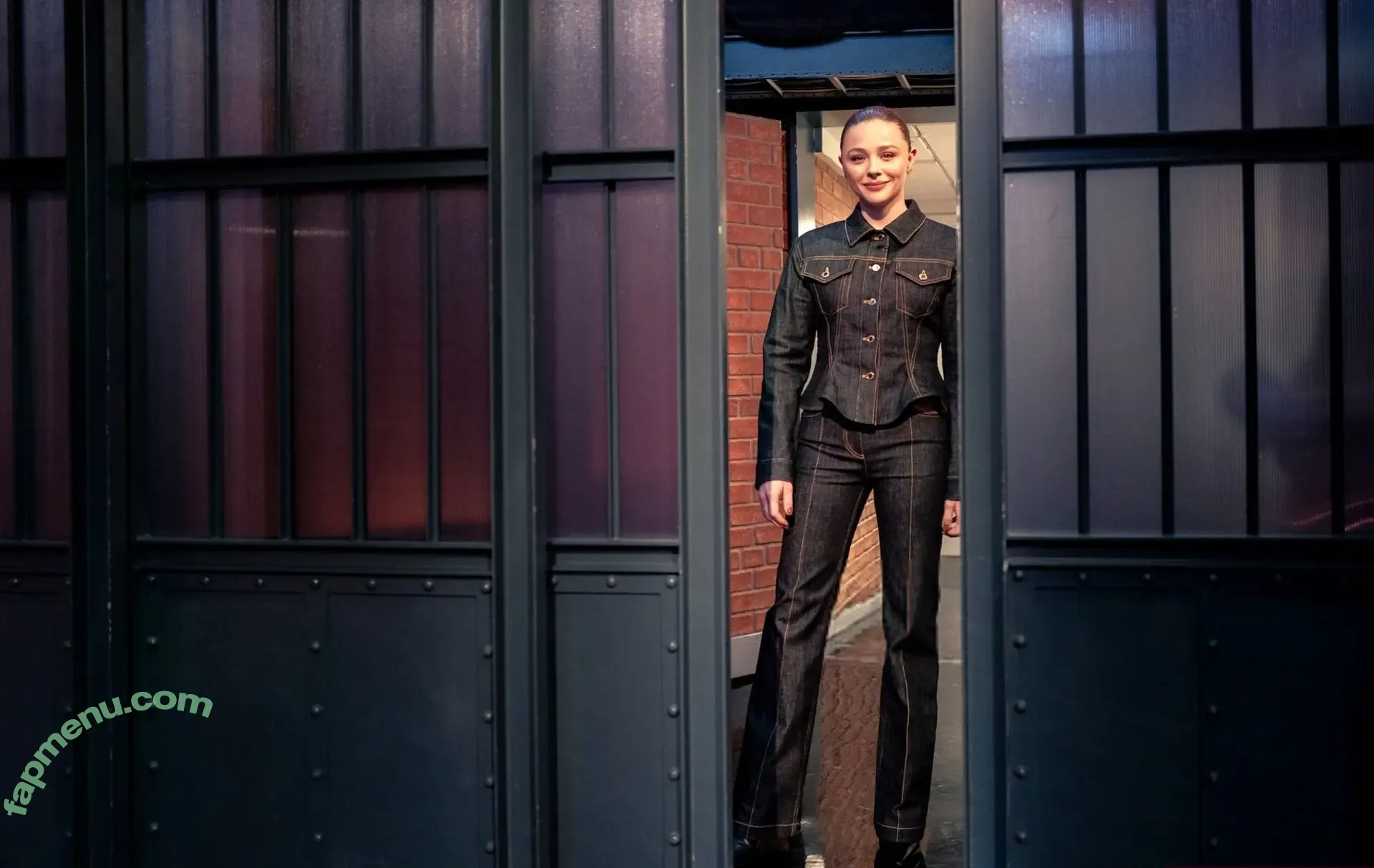 Chloë Grace Moretz nude photo #1492 (chloegmoretz)