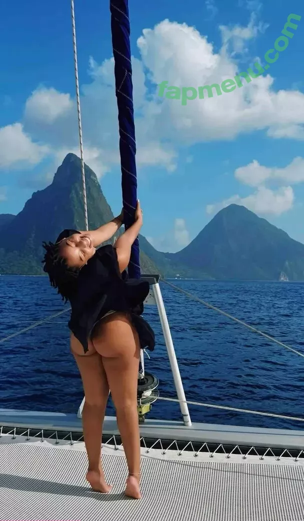 Chloe Bailey nude photo #0153 (chloebailey / chloebaileyyy)
