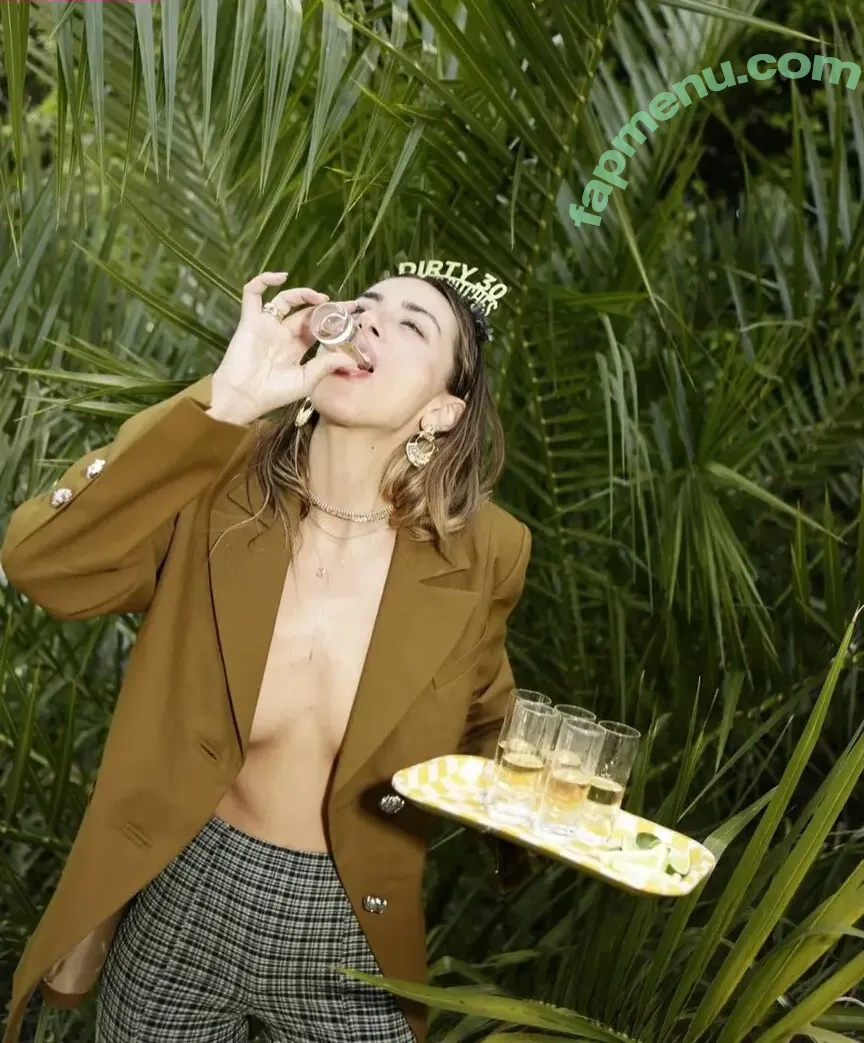 Chloe Bennet nude photo #0923 (chloebennet)