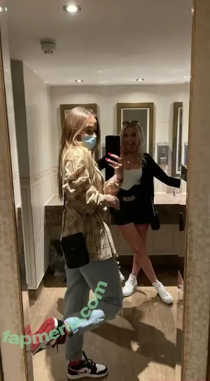 Chloe Burns / chloe.burnns nude photo #0117