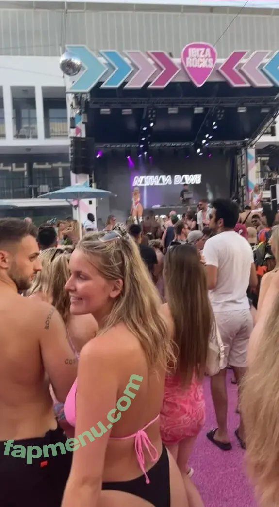 Chloe Burns nude photo #0152 (chloe.burnns)