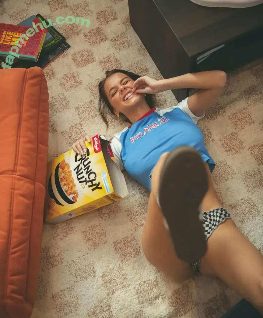 Chloe Campbell nude photo #0012 (chloecxmpbell)