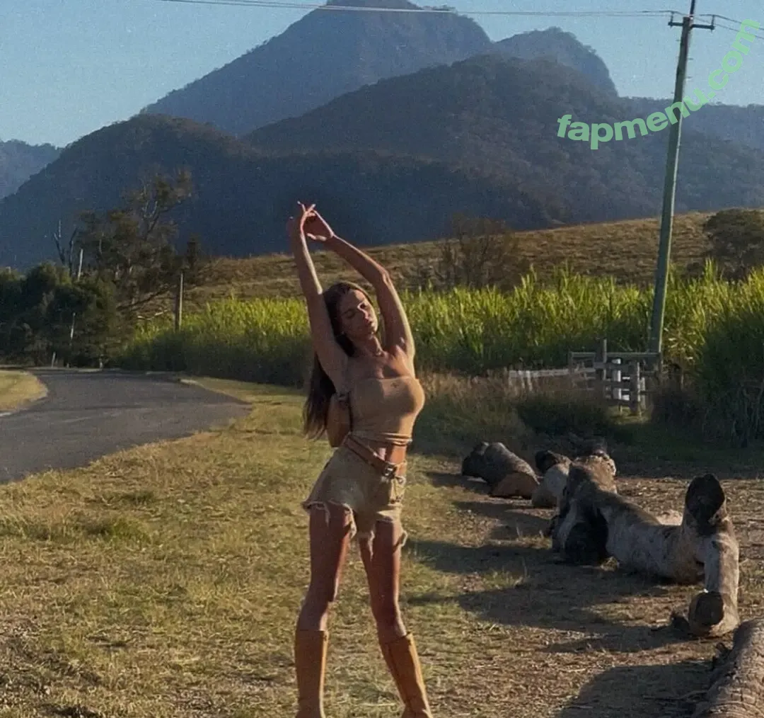 Chloe Campbell nude photo #0408 (chloecxmpbell)