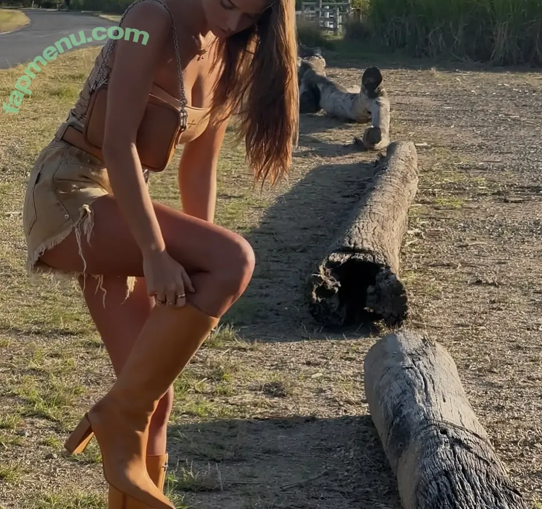 Chloe Campbell nude photo #0410 (chloecxmpbell)