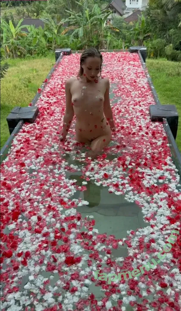 Chloe Chevalier nude photo #0083 (bdkloe_ / chevalierchloe_)