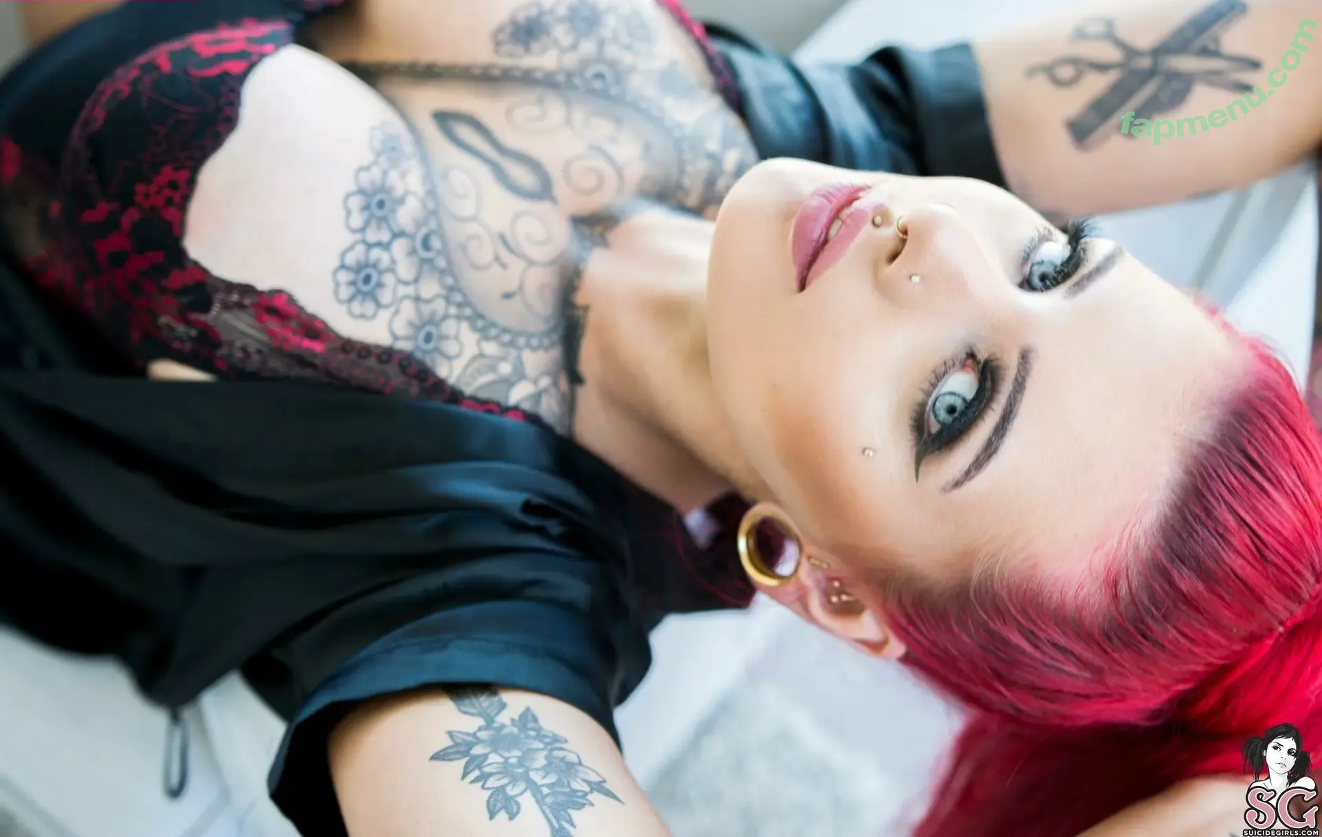 Chloe Coven nude photo #0076 (chloecoven / chloeesuicide / heavyhittergoth)