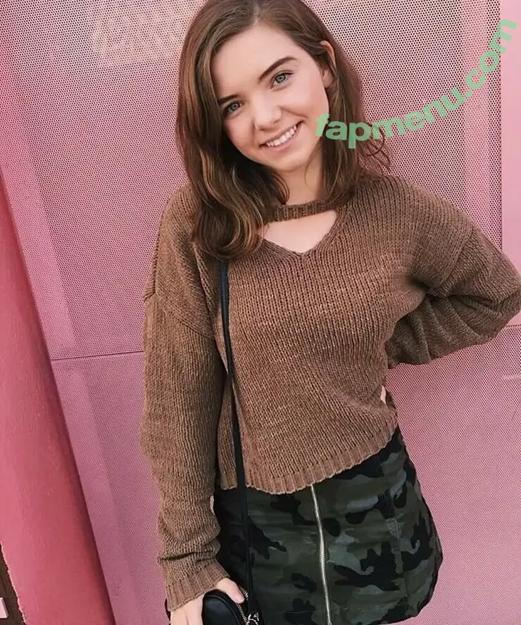Chloe Csengery nude photo #0007 (chloecsengery)