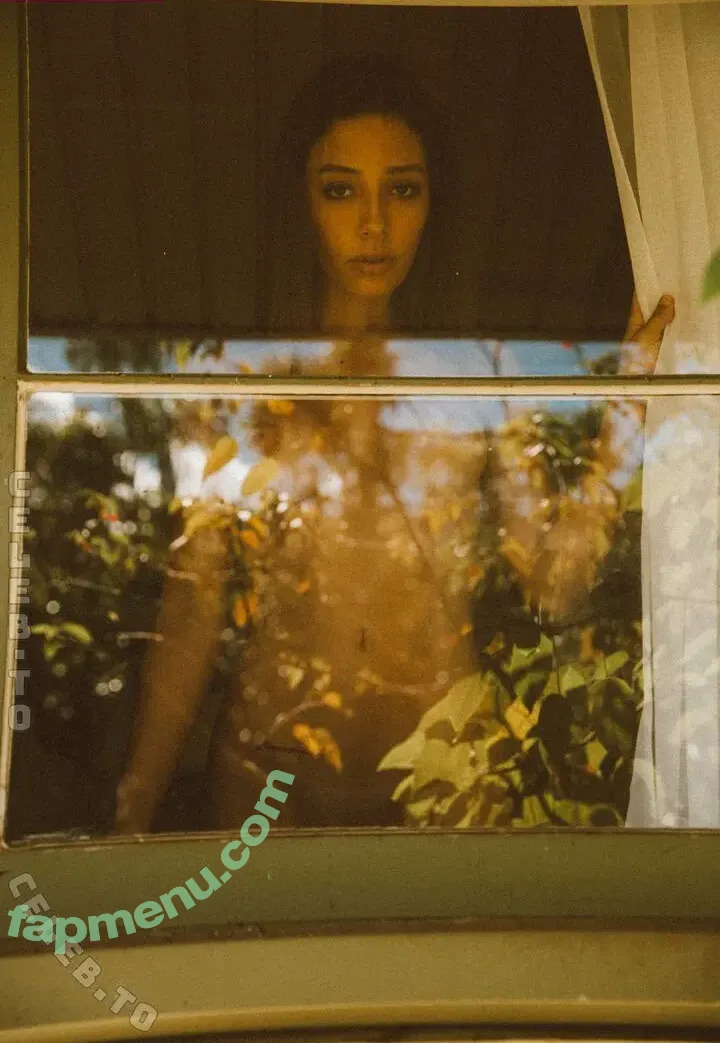 Chloe Diaries nude photo #0009 (Caracoc0 / chloepriv)