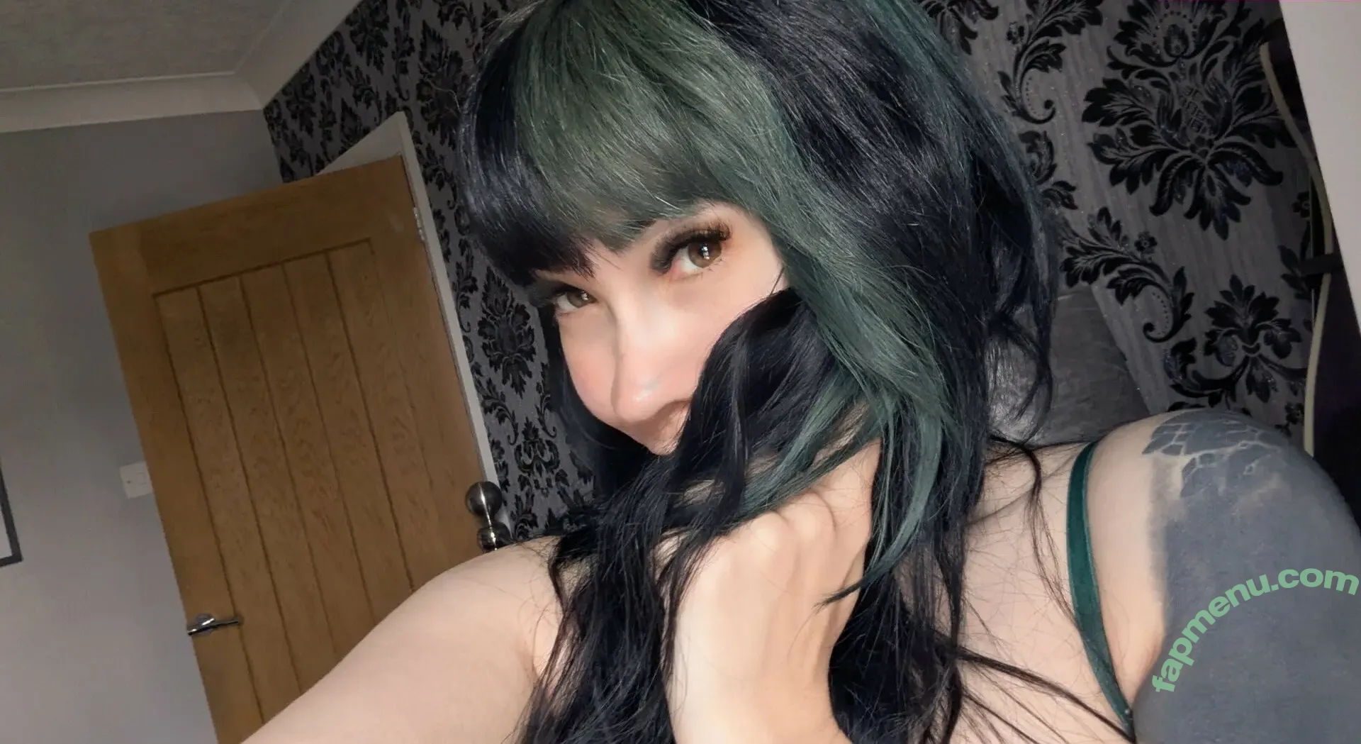 Chloe Drinkwater nude photo #0051 (AllThingsSkarlett / Skarlett Riot Singer / skarlett_sr)