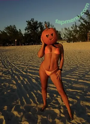 Chloe Evans / Ch1oe.Evans nude photo #0026