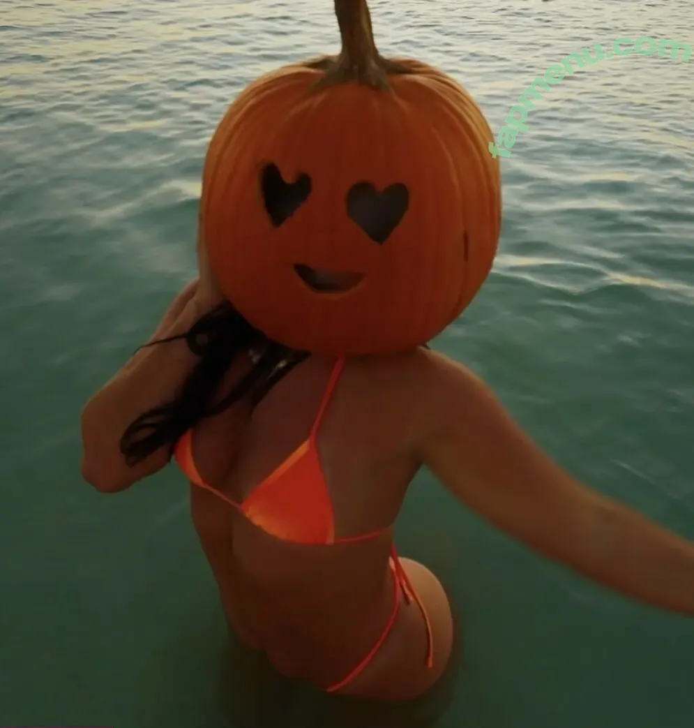 Chloe Evans nude photo #0025 (Ch1oe.Evans)