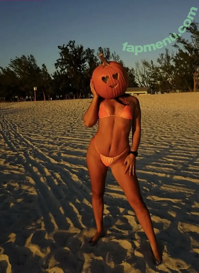 Chloe Evans nude photo #0026 (Ch1oe.Evans)