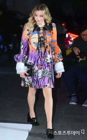 Chloe Grace Moretz / ChloeGMoretz nude photo #0262