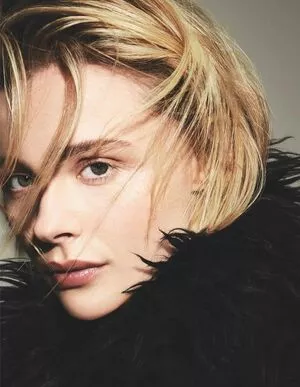 Chloe Grace Moretz / ChloeGMoretz nude photo #0269