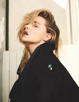 Chloe Grace Moretz / ChloeGMoretz nude photo #0270