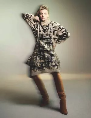 Chloe Grace Moretz / ChloeGMoretz nude photo #0272