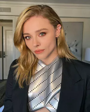 Chloe Grace Moretz / ChloeGMoretz nude photo #0298
