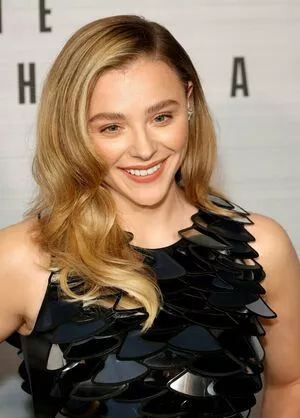 Chloe Grace Moretz / ChloeGMoretz nude photo #0305