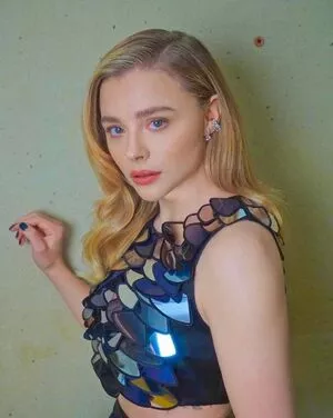 Chloe Grace Moretz / ChloeGMoretz nude photo #0312