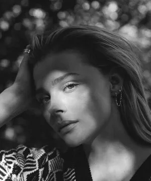 Chloe Grace Moretz / ChloeGMoretz nude photo #0327