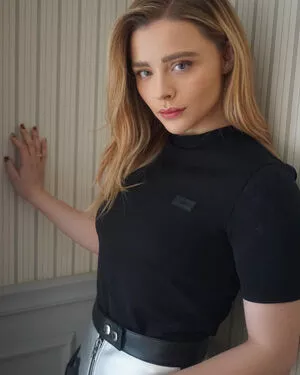 Chloe Grace Moretz / ChloeGMoretz nude photo #0333