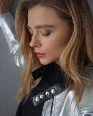 Chloe Grace Moretz / ChloeGMoretz nude photo #0337