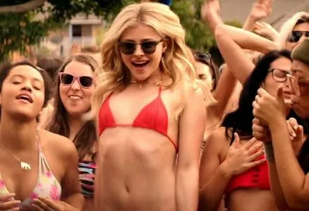 Chloe Grace Moretz / ChloeGMoretz nude photo #0424