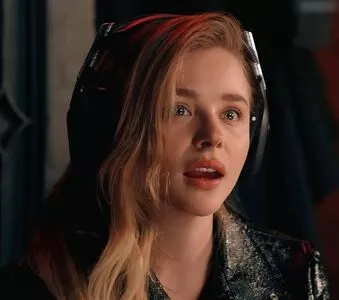 Chloe Grace Moretz / ChloeGMoretz nude photo #0564
