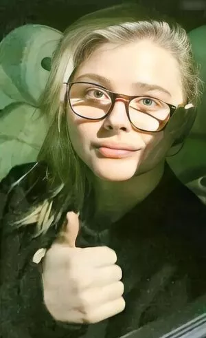 Chloe Grace Moretz / ChloeGMoretz nude photo #0565