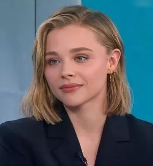 Chloe Grace Moretz / ChloeGMoretz nude photo #0568