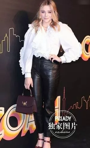 Chloe Grace Moretz / ChloeGMoretz nude photo #0574