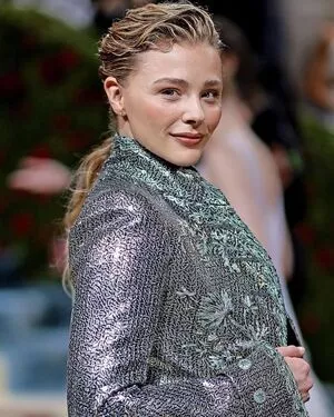 Chloe Grace Moretz / ChloeGMoretz nude photo #0576